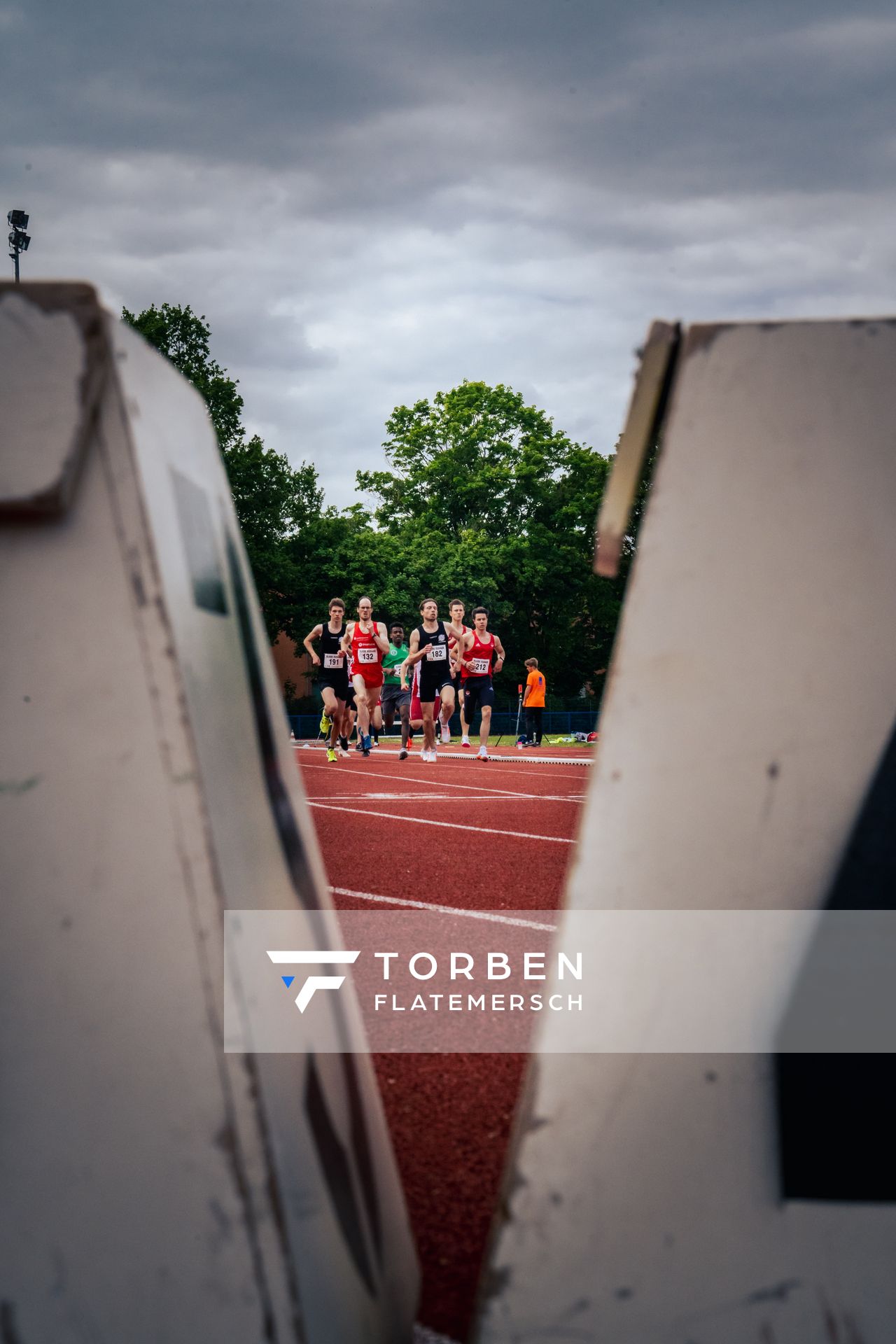 800m mit Nils Wagner (Hannover 96), Simon Laue (LG Braunschweig), Philipp Franz (Hannover 96) und Janik Kolthof (VfL Eintracht Hannover) am 14.05.2022 beim Nationalen Leichtathletik-Meeting im Erika-Fisch-Stadion in Hannover